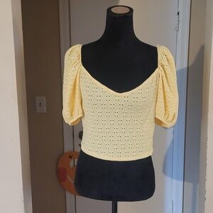 💙 2/$20 Divided H&M Top Size L Yellow Sweetheart Neck